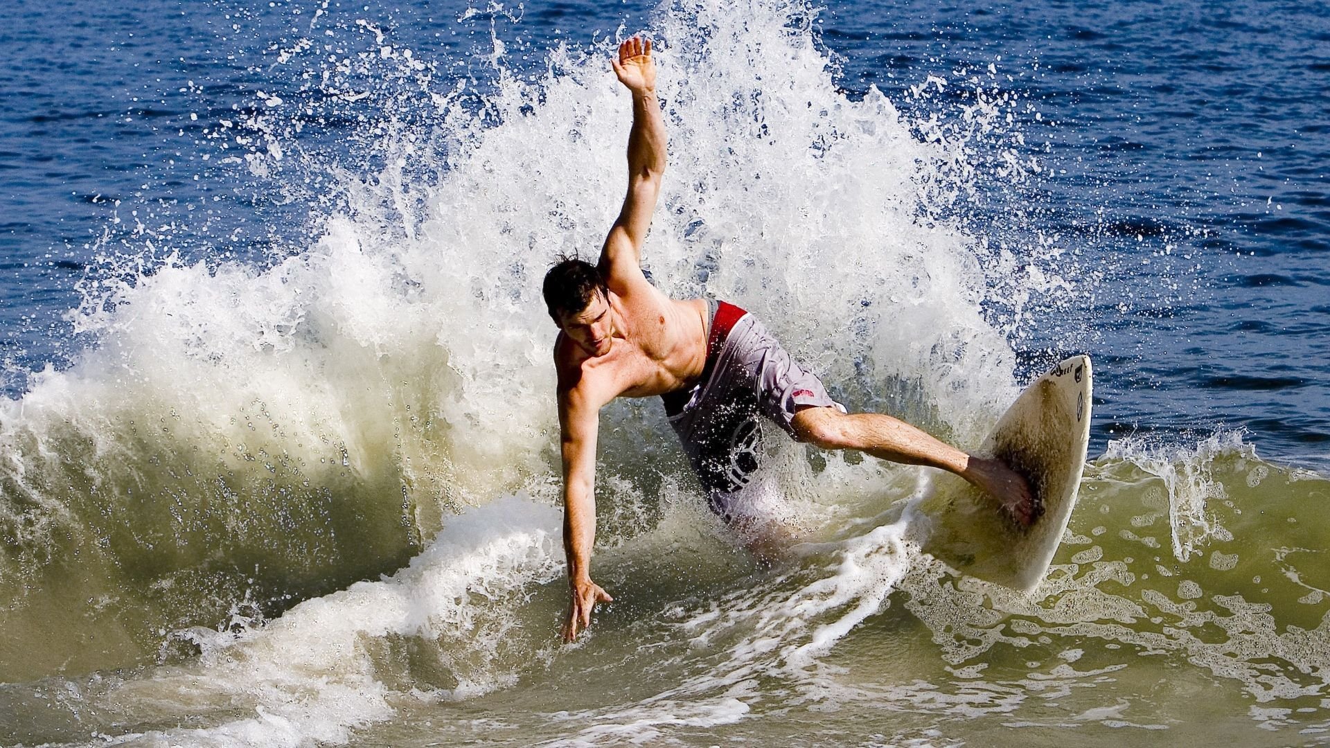 曼城在足总杯中闯入下一轮，曼城拿过足总杯吗